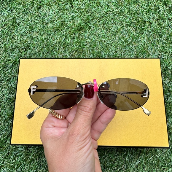 Fendi First Crystal F Logo Crystals Gold Oval Golden Gray FE4075US Sunglasses - Picture 1 of 12
